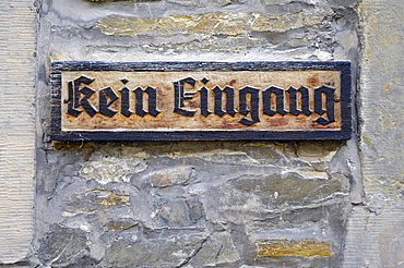 Sign with German inscription Kein Eingang, no entrance, Wewelsburg, triangular castle, former Nazi cult and terror center of the ss, today historical museum, hostel, Bueren, Paderborn, North Rhine-Westphalia, Germany, Europe