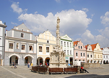 Main square, Masaryk square, fountain, Renaissance houses, Trebon, Wittingau, Czech Republic, Europe