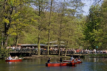 Sunday outing to the lake Neuer See in the Tiergarten park, Berlin, Germany, Europe