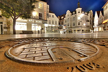 Manhole cover with coat of arms of Hamburg, in Sachsentor shopping street in Bergedorf, Hamburg, Germany, Europe