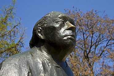 Sculpture of Kaethe Kollwitz, by Gustav Seitz on Kollwitzplatz Square, Prenzlauer Berg, Pankow, Berlin, Germany, Europe