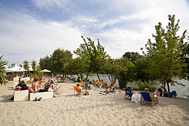 "Strandgut" beach bar at the "eastern beach" on the banks of the Spree river behind the East Side Gallery in Friedrichshain, Berlin, Germany, Europe