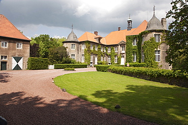 Wasserschloss Itlingen moated castle, Baroque estate by architect Johann Conrad Schlaun, Muensterland region, North Rhine-Westphalia, Germany, Europe