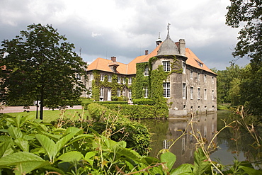 Wasserschloss Itlingen moated castle, Baroque estate by architect Johann Conrad Schlaun, Muensterland region, North Rhine-Westphalia, Germany, Europe