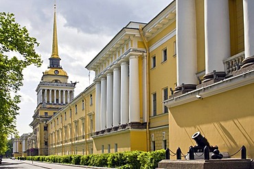 The Admiralty building built between 1806 and 1823 by architect Adrian Zakharov, Russian naval headquarters until 1917, now serves as a naval college, St. Petersburg, Russia