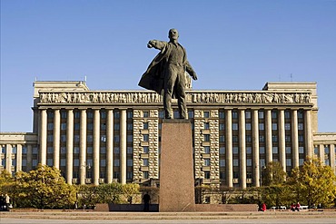 Monument to Vladimir Lenin by Mikhail Anikushin at Moskovskaya square, St. Petersburg, Russia