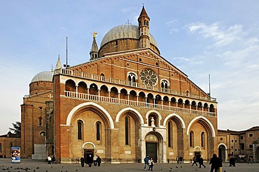 Western front with main gate, Basilica of Saint Anthony, Padua, Veneto, Italy, Europe