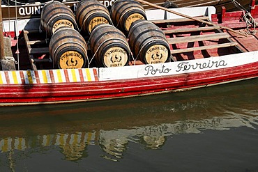 Port wine barrells, transport ship, Villa Nova de Gaia, Porto, North Portugal, Portugal, Europe