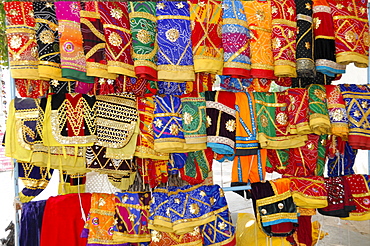 Handicrafts, souvenirs, Udaipur bazaar, Rajasthan, Northern India, Asia