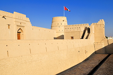 Historic adobe fortification Al Khandaq Fort or Castle, Buraimi, Al Dhahirah region, Sultanate of Oman, Arabia, Middle East