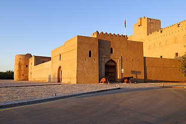 Historic adobe fortification Jabrin Fort or Castle, Hajar al Gharbi Mountains, Dhakiliya Region, Sultanate of Oman, Arabia, Middle East