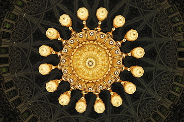 Huge chandelier in the central prayer hall at the Sultan Qaboos Grand Mosque, Muscat, Sultanate of Oman, Arabia, Middle East