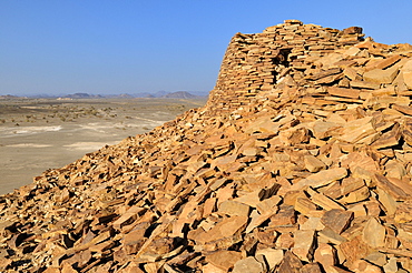 Desert view from a 5000 year old stone tomb near Sinaw, Sharqiya Region, Sultanate of Oman, Arabia, Middle East