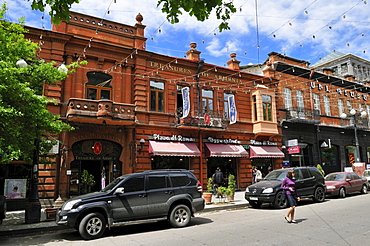 Shops in the old town of Yerevan, Jerewan, Armenia, Asia