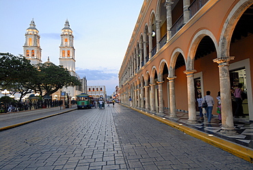 Historic cathedral on Plaza Mayor, Zolaco, in the colonial old town of Campeche, UNESCO World Heritage Site, Mexico, Central America