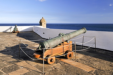 Cannon and watch tower in the Forte de Santo Antonio da Barra fortress, Salvador, Bahia, UNESCO World Heritage Site, Brazil, South America