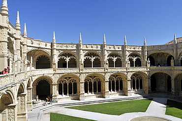 Two-storeyed cloister in the enclosure, Claustro, of the Hieronymites Monastery, Mosteiro dos Jeronimos, UNESCO World Heritage Site, Manueline style, Portuguese late-Gothic, Belem, Lisbon, Portugal, Europe