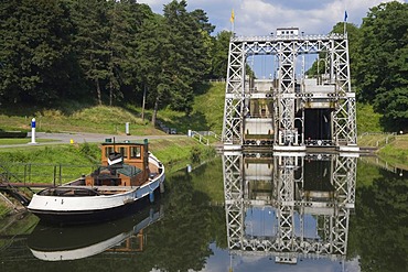 Canal du Centre, boat anchored in front of the Boat Lift number 3, Unesco World Heritage Site, Bracquegnies, Hainaut Province, Belgium