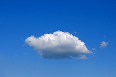 Cumulus cloud on blue sky