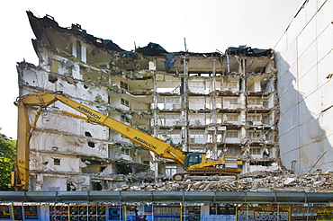 Demolition of a house, large mechanical digger, North Rhine-Westphalia, Germany, Europe