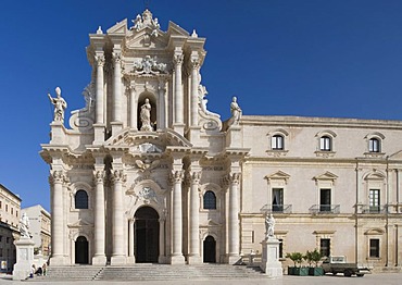 Front of the cathedral, Syracuse, Sicily, Italy