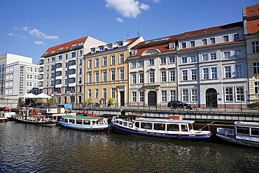 Ships in the Museumshafen harbour, Maerkisches Ufer, Berlin, Germany, Europe