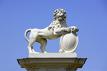 Lion sculpture, Schloss Nordkirchen Palace, North Rhine-Westphalia, Germany, Europe