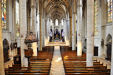 Interior of nave, late Neogothic reticulated vault and high altar in the choir room with apse chapels, Heilig-Kreuz-Muenster Holy Cross cathedral, South German hall Gothic, Schwaebisch Gmuend, Baden-Wuerttemberg, Germany, Europe