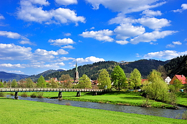 Kinzig river with city church of St. Mauritius, Hausach, Black Forest, Baden-Wuerttemberg, Germany, Europe