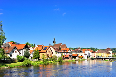 Overlooking the river Murg to the historic centre with Sankt Jakobskirche St. James church, Gernsbach, Murgtal, Black Forest, Baden-Wuerttemberg, Germany, Europe