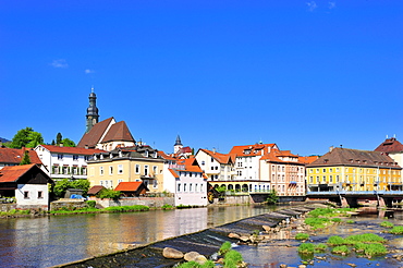 Overlooking the river Murg to the historic centre with Sankt Jakobskirche St. James church, Gernsbach, Murgtal, Black Forest, Baden-Wuerttemberg, Germany, Europe