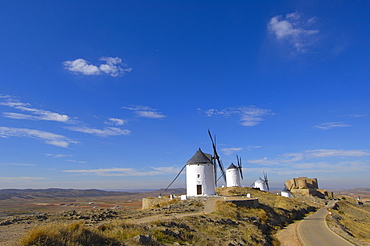 Windmills and Caballeros de San Juan de Jerusalen Castle, 12th century, Consuegra, province of Toledo, Route of Don Quixote, Castilla-La Mancha, Spain, Europe