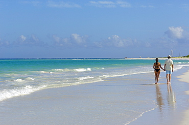 Couple at Maroma beach, Caribe, Quintana Roo state, Mayan Riviera, Yucatan Peninsula, Mexico