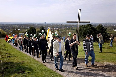 Way of the Cross procession on Good Friday with mining motifs on the Haniel slag heap, at the Prosper-Haniel mine, Bottrop, Ruhr area, North Rhine-Westphalia, Germany, Europe