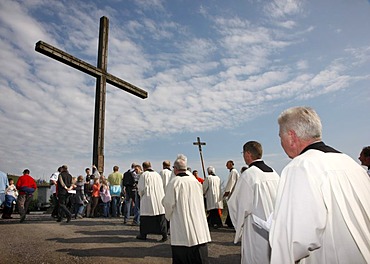 Way of the Cross procession on Good Friday with mining motifs on the Haniel slag heap, at the Prosper-Haniel mine, Bottrop, Ruhr area, North Rhine-Westphalia, Germany, Europe