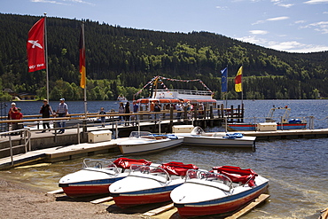 Cruise ship at Lake Titisee in the Black Forest, Baden-Wuerttemberg, Germany, Europe