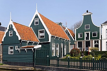 Typical wooden houses from the 17th century, historic city De Rijp near Alkmaar, Province of North Holland, Netherlands, Europe