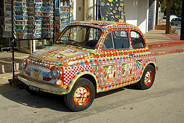 Fiat 500 decorative paint art auto, Marinella, Sicily, Italy, Europe