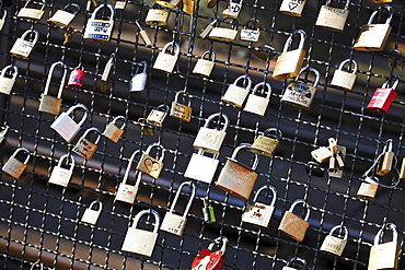 Padlocks on Hohenzollernbruecke Bridge, Cologne, Germany, North Rhine-Westphalia, Germany, Europe