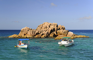 Granite rocks and boats in front of Praslin Island, Seychelles, Africa, Indian Ocean