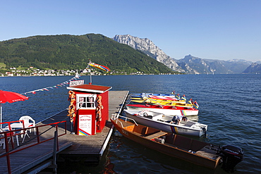 Jetty in Gmunden, Traunsee lake, Salzkammergut, Upper Austria, Austria, Europe