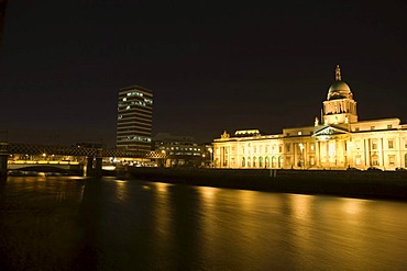 The Custom House, Loopline Railway Bridge, Liffey Viaduct, Liberty Hall at night, Dublin, Ireland