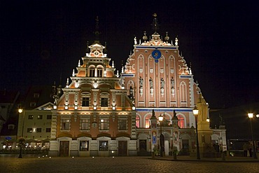 House Blackheads, Melngalvju Nams at night, Town Hall Square, Ratslaukums, old town, Vecriga, Riga, Latvia