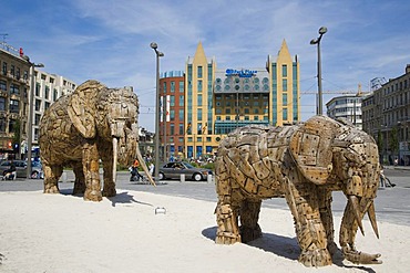 Elephant family sculpted by South African artist Andries Botha for Antwerp Zoo, Koningin Astridplein, Antwerp, Belgium