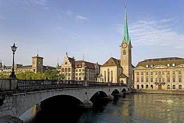 Historic centre of Zurich on Limmat River, Fraumuenster Church and Muensterbruecke Bridge, Zurich, Switzerland, Europe