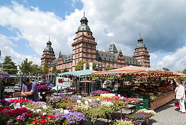 Market square, Schloss Johannisburg castle at back, Aschaffenburg, Bavaria, Germany, Europe