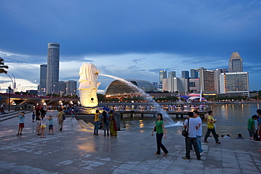 The Merlion, landmark of the metropolis of Singapore, designed by artist Fraser Brunner in 1964, Singapore River, Singapore, Southeast Asia