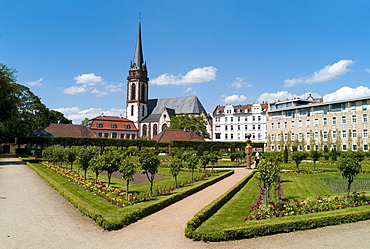 Prinz-Georg-Garten garden, in the back the St. Elizabeth church, Darmstadt, Hesse, Germany, Europe