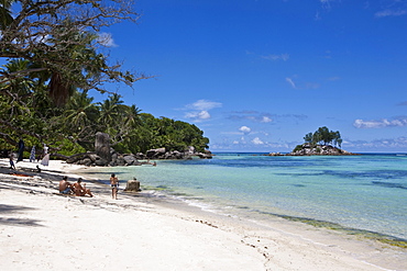 Beach with the typical granite rocks of the Seychelles at Anse Royale, Mahe Island, Seychelles, Indian Ocean, Africa