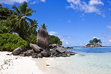 Beach with the typical granite rocks of the Seychelles at Anse Royale, Mahe Island, Seychelles, Indian Ocean, Africa